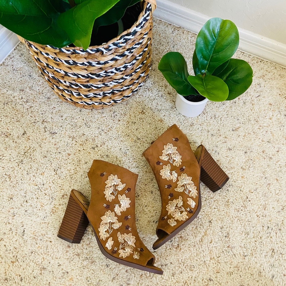 Brown Flower Peep-Toe Heels